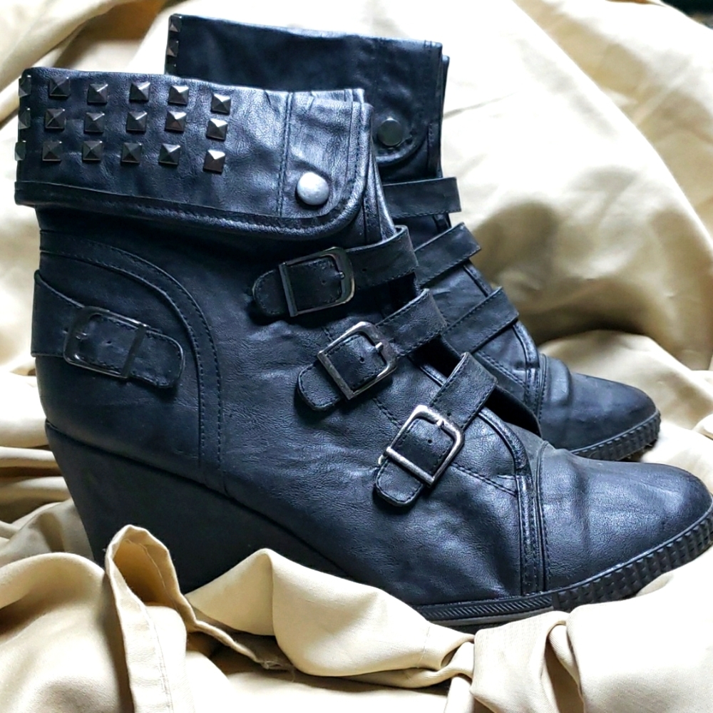COPY - Fauz leather bootie wedges